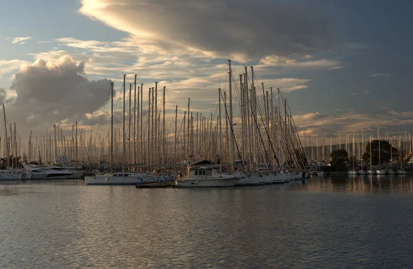 Barcos en dok al atardecer —  Fotos de Stock