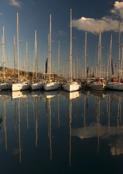 Ora di giorno nella baia di yaght — Foto Stock