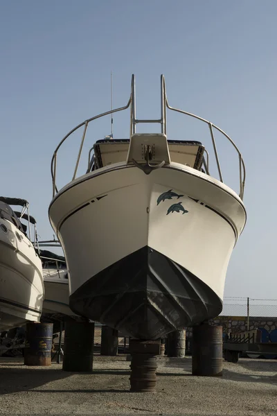 White boat on repairing dock — Stock Photo, Image