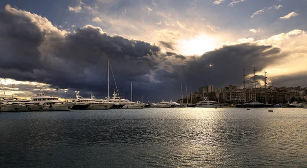 pire limanda Sunset'teki yatlar