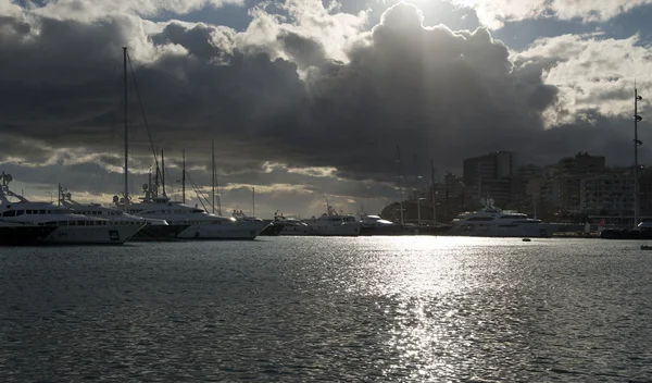 Yachter på solnedgången i Aten Grekland — Stockfoto