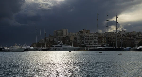 Yachter på bey på sunset — Stockfoto