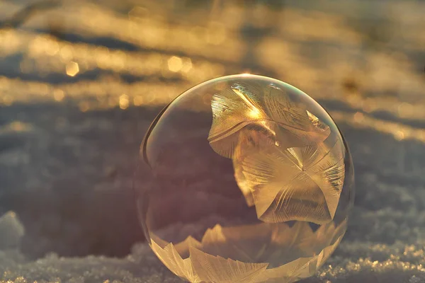 Bubble bevriezen op een koude winterdag — Stockfoto