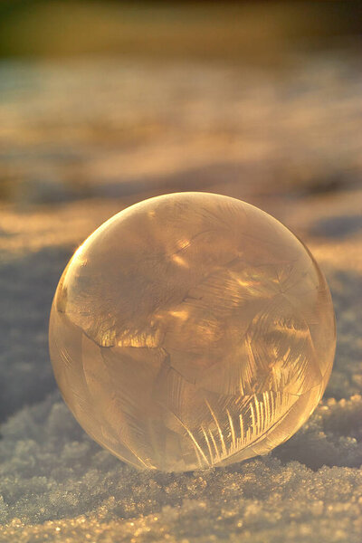 Frozen Bubble on the Snow Against the Sun