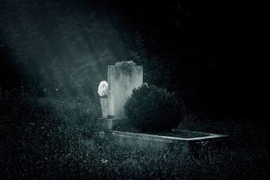 Gotik tarzı eski mezarlığı