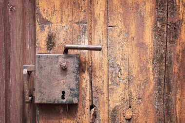 eski ahşap kapı