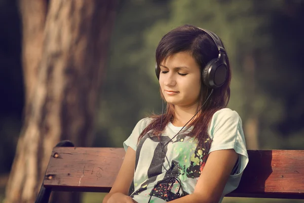 Woman listen to the music — Stock Photo, Image