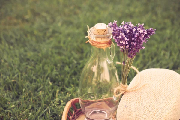 Lavender bouquet and aroma oli — Stock Photo, Image