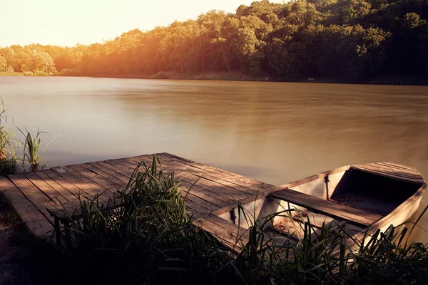 Oude houten boot — Stockfoto