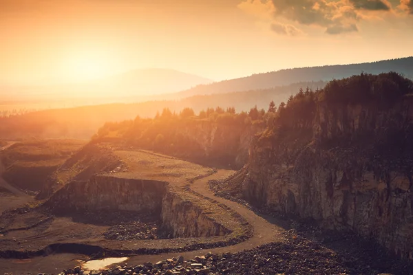 Hermosas montañas al atardecer — Foto de Stock