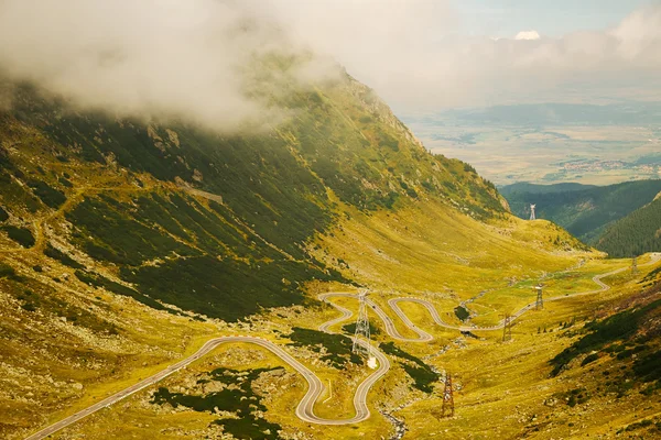 Hohe Sicht auf Bergstraße — Stockfoto