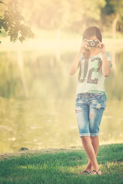 Pretty photographer girl — Stock Photo, Image