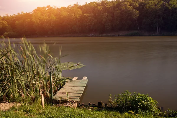 Holzsteg am See — Stockfoto