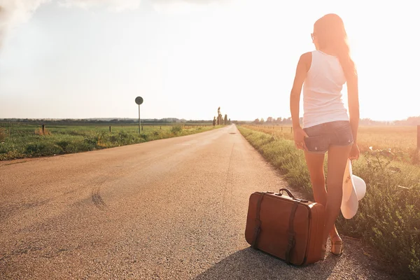 Traveler girl with suitcase — Stock Photo, Image