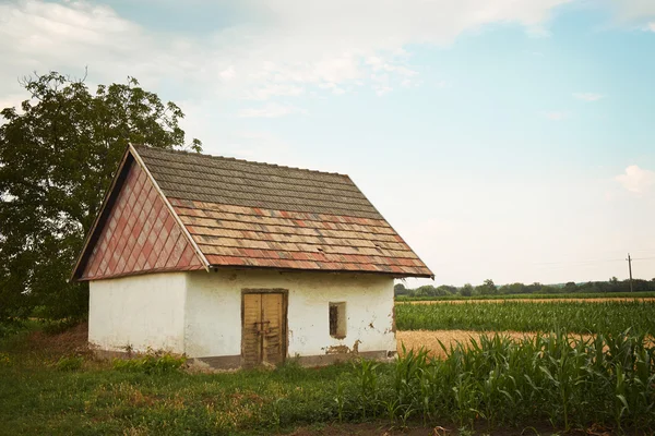 Casa branca velha — Fotografia de Stock