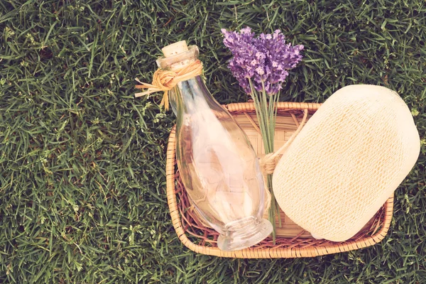 Lavender bouquet and aroma oli — Stock Photo, Image