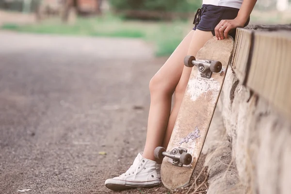 美しいスケーターの女の子 — ストック写真