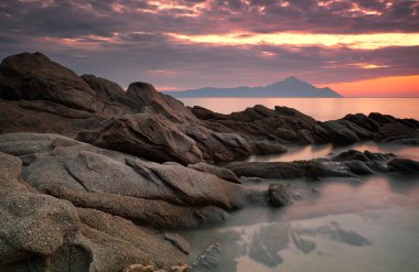 Göl kenarında güzel gündoğumu