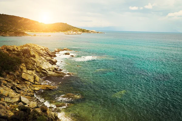 Vista mare dalla spiaggia sabbiosa — Foto Stock