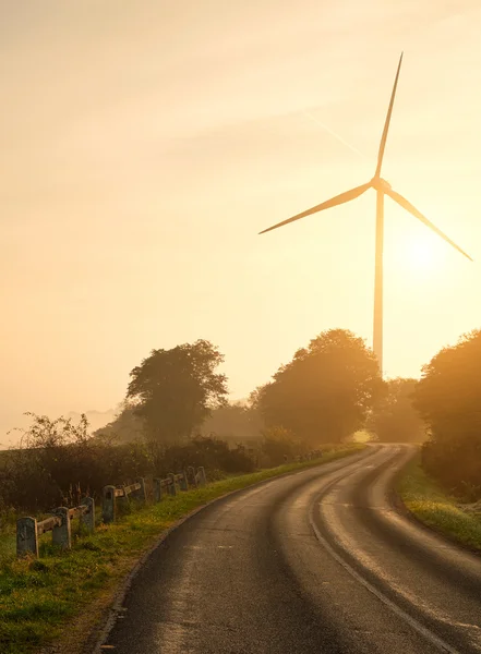 Turbinas eólicas por do sol — Fotografia de Stock