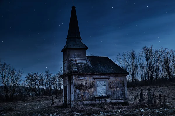 Cimitero abbandonato inquietante — Foto Stock