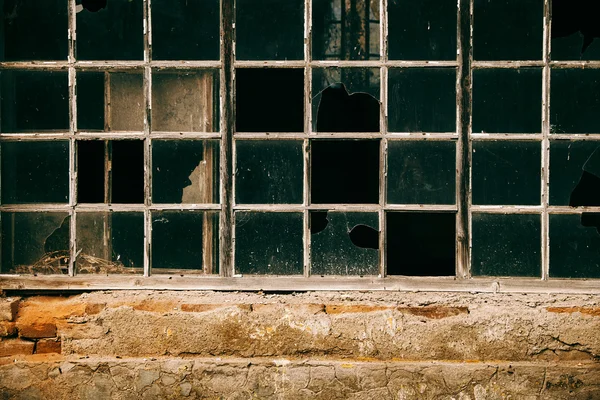 Antiguo edificio de ventanas — Foto de Stock