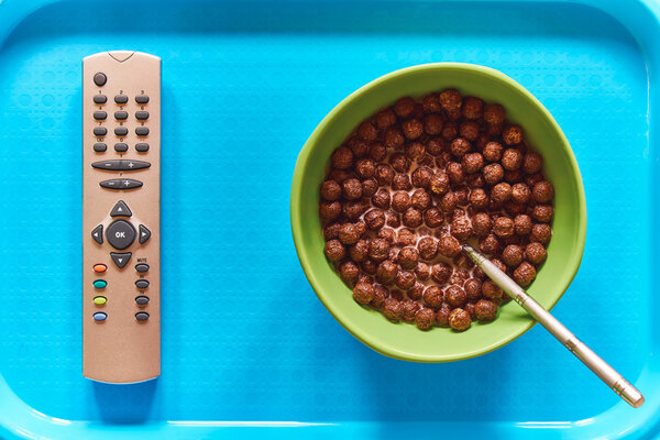 Завтрак и телевизор
