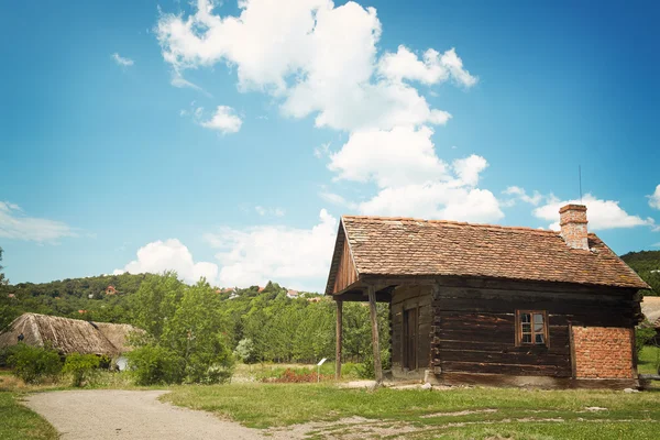 Casa di abitanti di villaggio di legno — Foto Stock