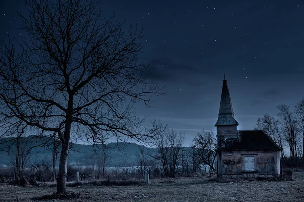 Strašidelné opuštěný hřbitov — Stock fotografie