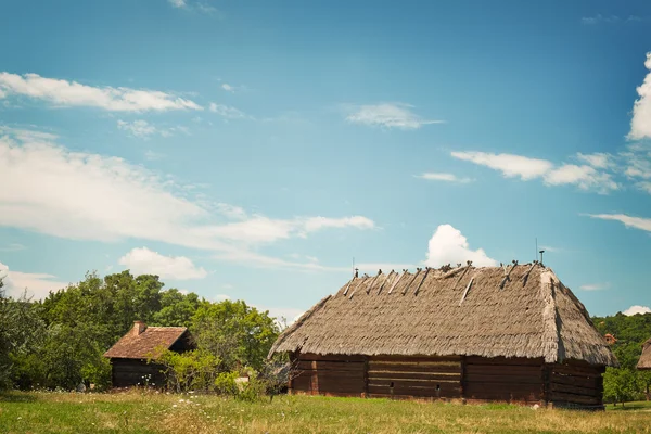 Vesničané dřevěný dům — Stock fotografie