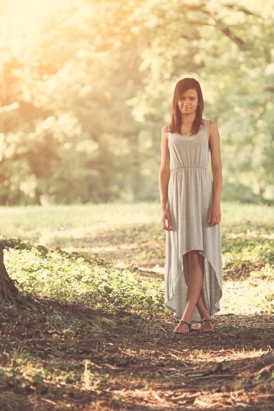 Menina vestindo vestido — Fotografia de Stock