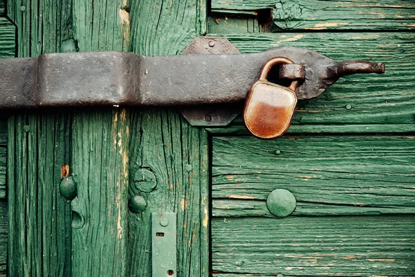 Grüne verschlossene Tür — Stockfoto