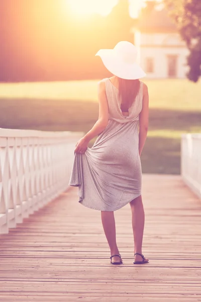 Lady in white hat — Stock Photo, Image