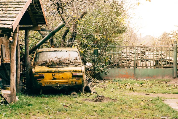 Övergivna gamla fordon — Stockfoto