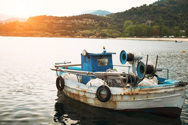 Bateau près du rivage — Photo