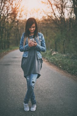 kadın mobole telefon ile