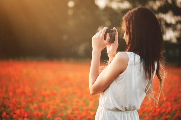 Kvinna med bild — Stockfoto