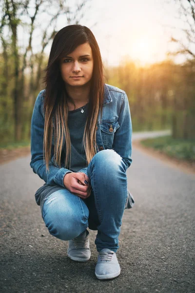 Bruneta Kavkazský žena — Stock fotografie