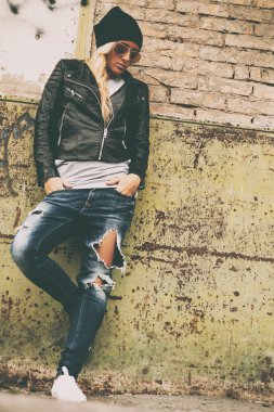 Sarışın kadın kentsel portre