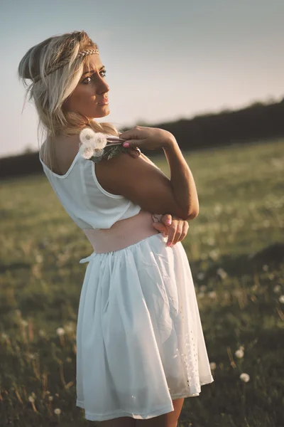 Mulher bonita jovem — Fotografia de Stock