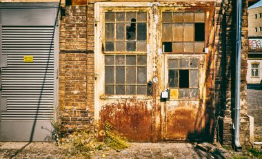 Sanayi Binaları terk