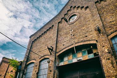 Sanayi Binaları terk