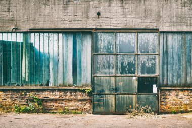Sanayi Binaları terk