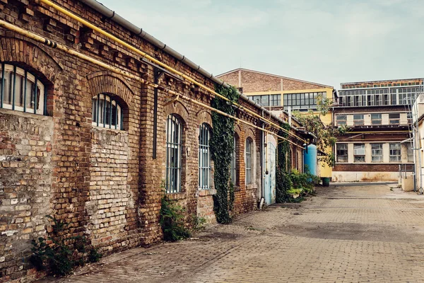 Edifícios industriais abandonados — Fotografia de Stock