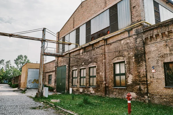 Edifícios industriais abandonados — Fotografia de Stock