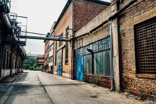 Abandoned industrial buildings — Stock Photo, Image