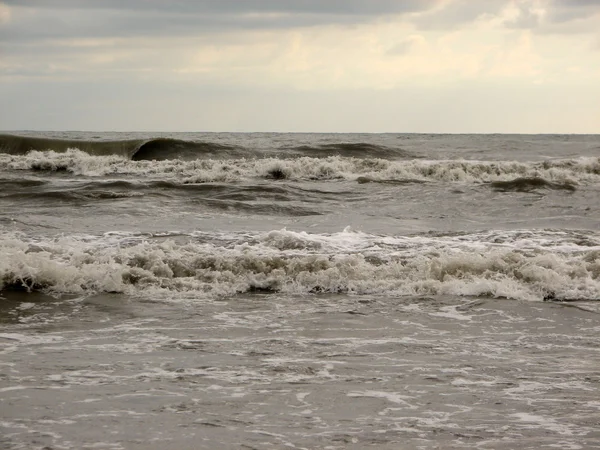 Bela onda grande em Black Sand Beach — Fotografia de Stock