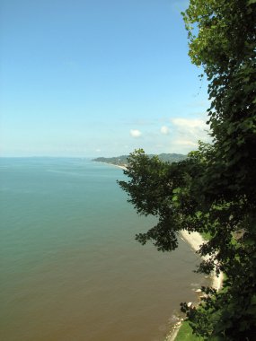 Dağın yükseklikten deniz görünümü