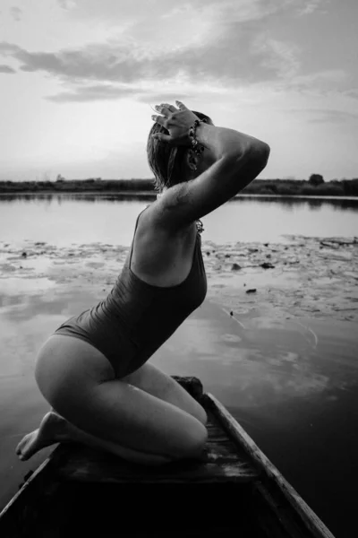 Güzel Bir Genç Kadının Mayolu Portresi Güzel Bir Atletik Vücut — Stok fotoğraf