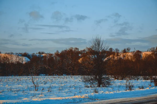 Paesaggio Invernale Con Montagne Innevate Riparo Valle Con Cielo Azzurro — Foto Stock
